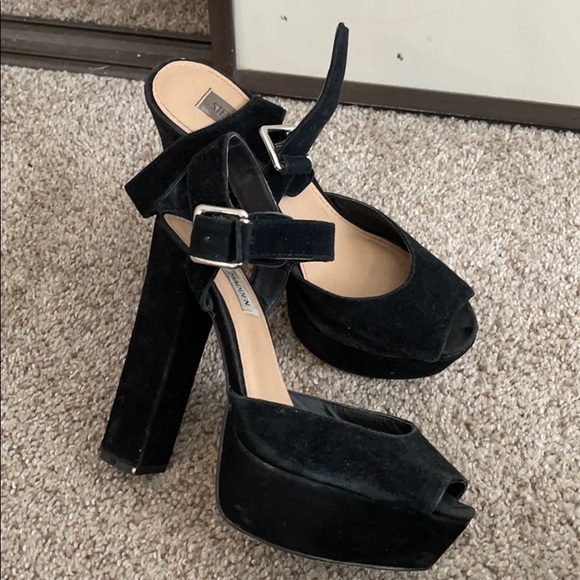 Black Steve Madden heels - Picture 1 of 2